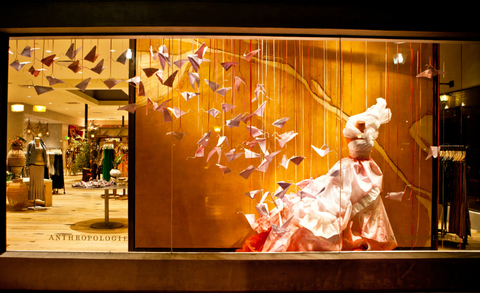 Anthropologie Sean Davis / CC BY-ND 2.0 Anthropologie store front display