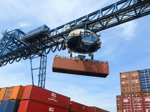 ShippingContainer800x600 shipping container port