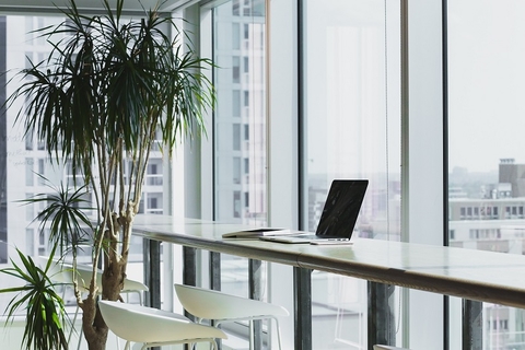 laptop table laptop (Pixabay)