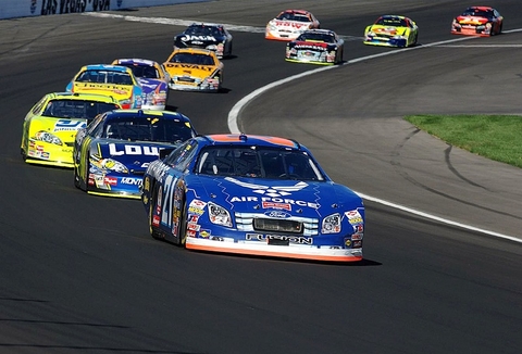 race track race cars (pixabay)