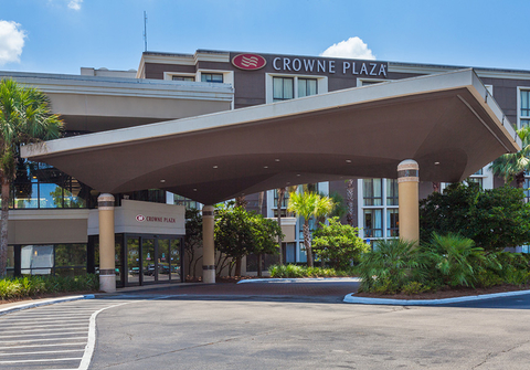 Crowne Plaza Jacksonville The Crowne Plaza Jacksonville Airport Hotel, located two miles from the Jacksonville International Airport, is being added to the portfolio of more than 30 properties managed by Chesapeake.