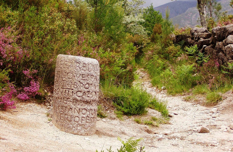milestone marker by Júlio Reis Creative Commons milestone