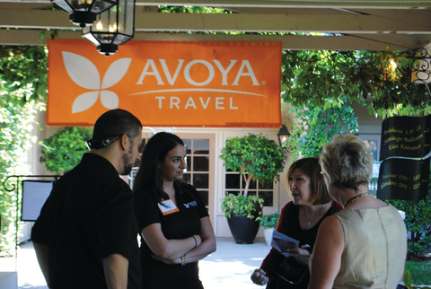 Avoya Travel Event Editorial Only Attendees talking at Avoya Travel conference