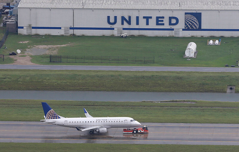 United Airlines at George Bush Intercontinental Airport after Harvey // Photo by AP Photo/David J. Phillip/Newscred United Airlines at George Bush Intercontinental Airport after Harvey