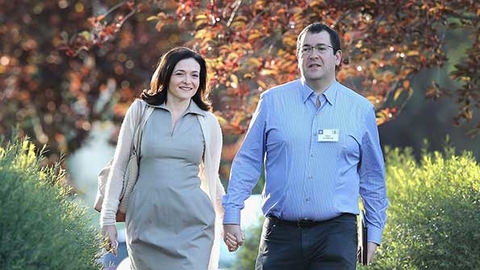 Dave Goldberg CEO of SurveyMonkey shown here in July 2014 with his wife Facebook COO Sheryl Sandberg died Friday of blunt force trauma to the head after falling on a treadmill according to media reports Photo by Scott Olson Getty Images