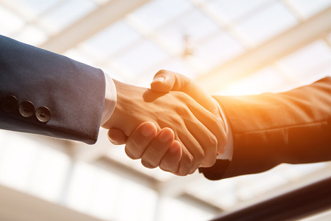 handshake / shaking hands // Photo by daizuoxin/iStock/Getty Images Plus/Getty Images handshake / shaking hands