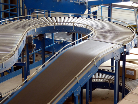 conveyor belt Moving items on a conveyor belt can be quickly recognized (Pixabay)