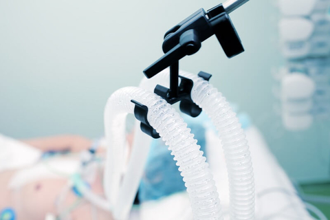 Patient bed hospital room ventilator vent medical equipment end of life care advance directive (Getty/sudok1) A patient in a hospital bed on a ventilator