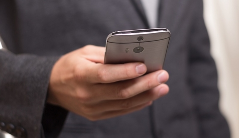 Person holding phone (pixabay) Person holding phone (pixabay)