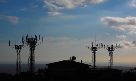 towers (Pixabay) cell towers