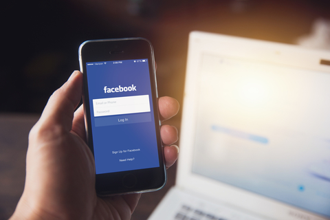 Mark Zuckerberg reportedly ordered Facebook execs to use Android Facebook's CEO has reportedly ordered its executives to use Android after a public spat with Apple's Tim Cook (Image coffeekai / iStockPhoto)