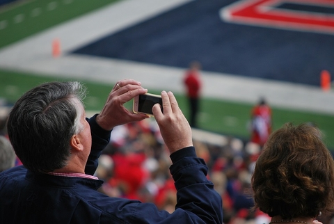 cell phone stadium cell phone stadium (Pixabay)