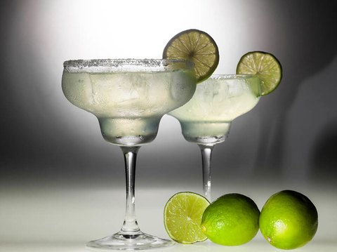 Margarita glasses with alcohol and limes