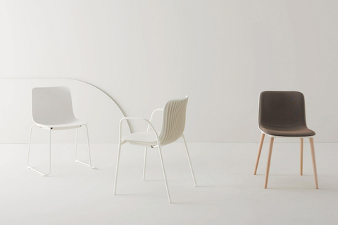 Dragonfly The chair – designed by Odo Fioravanti – was inspired by nature, specifically the body shape of a dragonfly.