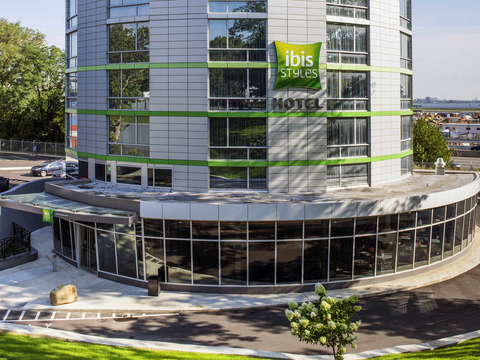 Ibis Laguardia The ibis Styles New York LaGuardia Airport is one of the few AccorHotels properties in the U.S.