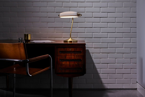 Bankers desk light Bankers is a contemporary light that sits well on grand mahogany desks and clean-lined work spaces.