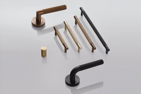 Kamen hardware collection The hardware features a knurling pattern across much of its surface—a tactile and visual contrast on traditional forms.