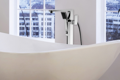 FST01SS freestanding tub faucet Crafted of 304 stainless steel, this faucet has a compact design that consumes little square footage, making it ideal for smaller spaces.