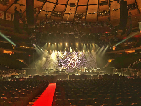 d&b line arrays and loudspeakers for Barbra Streisand