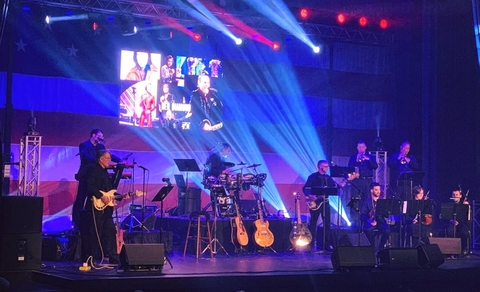 Jeff Hinton And CHAUVET DJ Reflect Two Distinct Styles In Johnny Cash/Neil Diamond Tribute Show