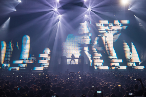 GARRIX_RAI2018_1020_015306-8758_ALIVECOVERAGE.jpg