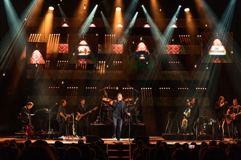 Martijn Steman and CHAUVET Professional Create Versatile Looks For Jan Smit Tour