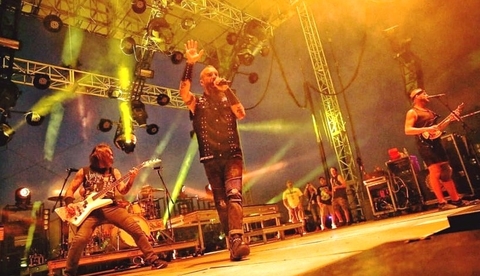 Cody James “Modernizes Basics” on Killswitch Engage Tour with Maverick Pyxis