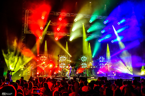 Robe Avraham Tal Tour 2019 photo by RIKI KENDEL_3.jpg