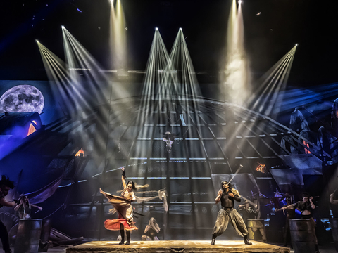 Robe Circo de los Horrores 0.jpg
