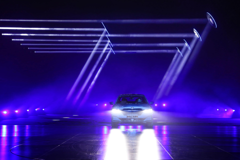 Robe Kinetic Lights Mirror-Mirror BMW Shanghai 01.jpg