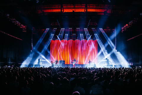 Robe The Kooks 2019 photo by Josh Halling show1.jpg