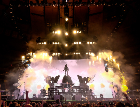 fob-wintour-1300dpi.jpg Fall out boy wintour