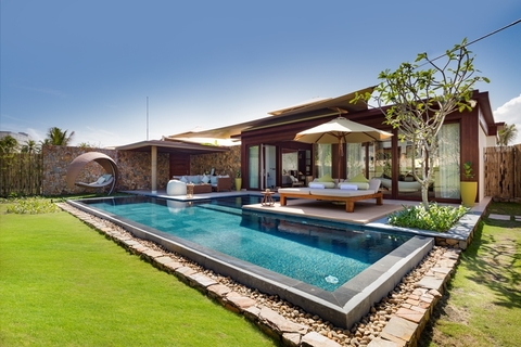 The Hideaway Courtyard Villa Image of exterior of room with pool area and outdoor bed