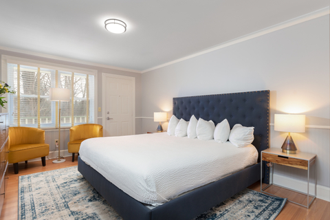 Seven Hills Renovated Room A renovated King Room at Seven Hills