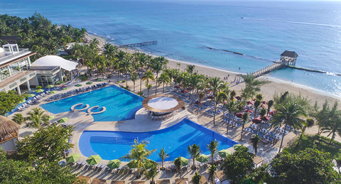 Azul Beach Resort The Fives Playa del Carmen, Luxury Resort & Residences, by Karisma // Photo by Karisma Hotels & Resorts Azul Beach Resort The Fives Playa del Carmen, Luxury Resort & Residences, by Karisma