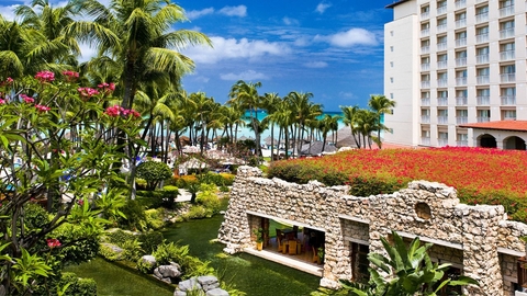 Hyatt Regency Aruba Resort Spa and Casino Spearheaded by Kansas City-based BLUR Workshop Designs, the update introduces modern accommodations while still paying homage to the island’s Dutch Colonial architecture and Caribbean accents.
