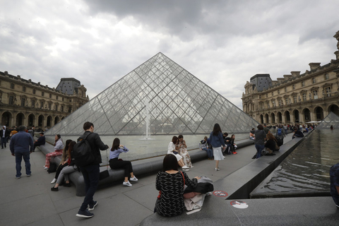 The Louvre The Louvre