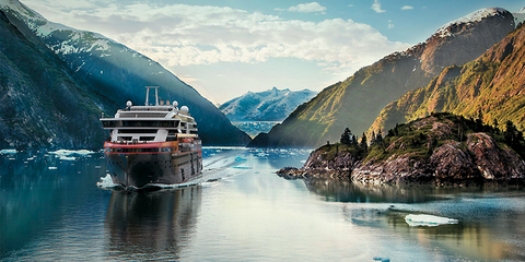 Hurtigruten’s Roald Amundsen Hurtigruten’s Roald Amundsen
