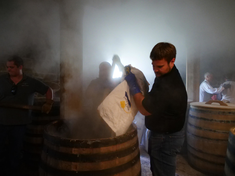 Making rye whiskey - George Washington Distillery