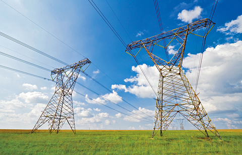Sensors Insights 2018-08-14 Fig1 Fig. 1: Power lines can generate electromagnetic fields that that interfere with wireless networks. Obstacles such as these should be identified and assessed when connecting remote equipment.