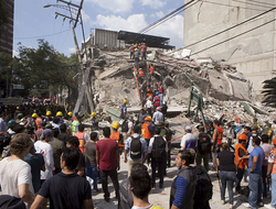 Mexico City Earthquake Newscred Travel Group Only Volunteers and first responders look for survivors in a collapsed building after an earthquake struck Mexico City