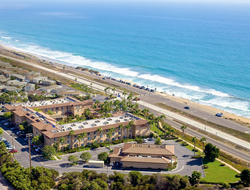 Hilton Garden Inn Carlsbad The hotel is located near surfing and golfing, as well as local attractions such as the Del Mar Racetrack, LEGOLAND California and the San Diego Zoo.