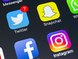 Social media Twitter Facebook Instagram Snapchat Social media Twitter Facebook Instagram Snapchat