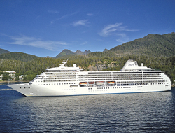 Seven Seas Mariner in Alaska // Photo by Regent Seven Seas Cruises Seven Seas Mariner in Alaska