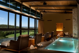 Loma de Vida Spa & Wellness Women's Locker Room spa
